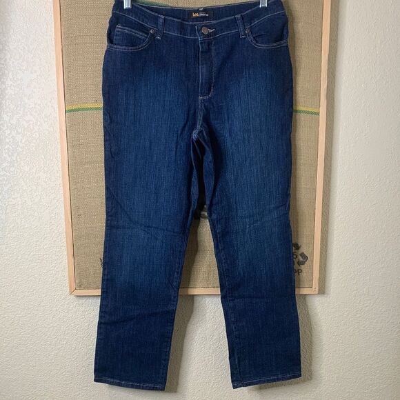 Lee Denim - Lee Women's RELAXED FIT, straight leg, Dark Blue Jeans, size 12 short